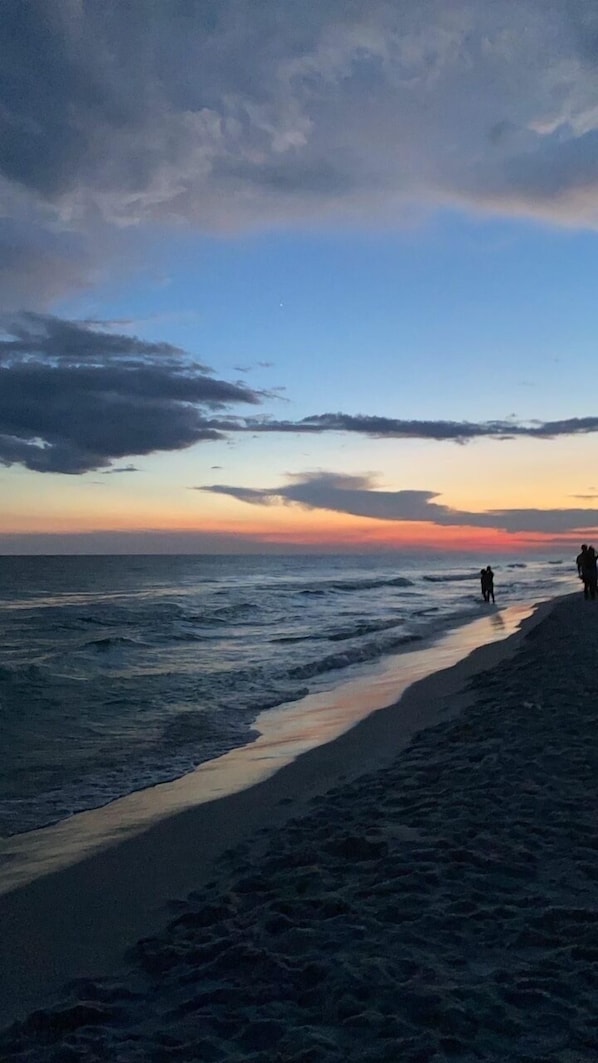 Beach nearby, beach towels - Blue Mountain Beach Home - 30A - Santa Rosa Beach, FL with optional Golf Cart (Santa Rosa Beach)