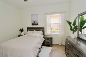 3 chambres, fer et planche à repasser, Wi-Fi gratuit, draps fournis