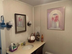 Doccia, asciugacapelli, asciugamani, sapone