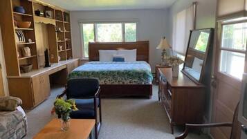 1 bedroom, desk, iron/ironing board, free WiFi