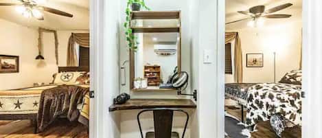 2 habitaciones, escritorio, tabla de planchar con plancha y wifi gratis