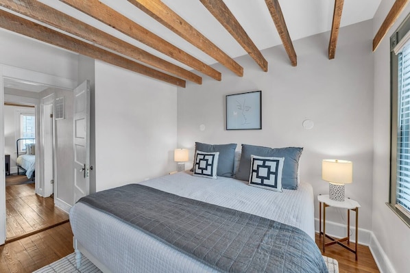 2 bedrooms, desk, free WiFi, bed sheets