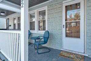 Property grounds - Old Town Alexandria Charm•Sleeps 6•Private Outdoor Area•Walk to King St & Water (Alexandria)