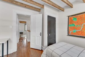 2 bedrooms, desk, free WiFi, bed sheets
