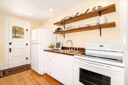 Riverview Apartment - River Road Historic Home