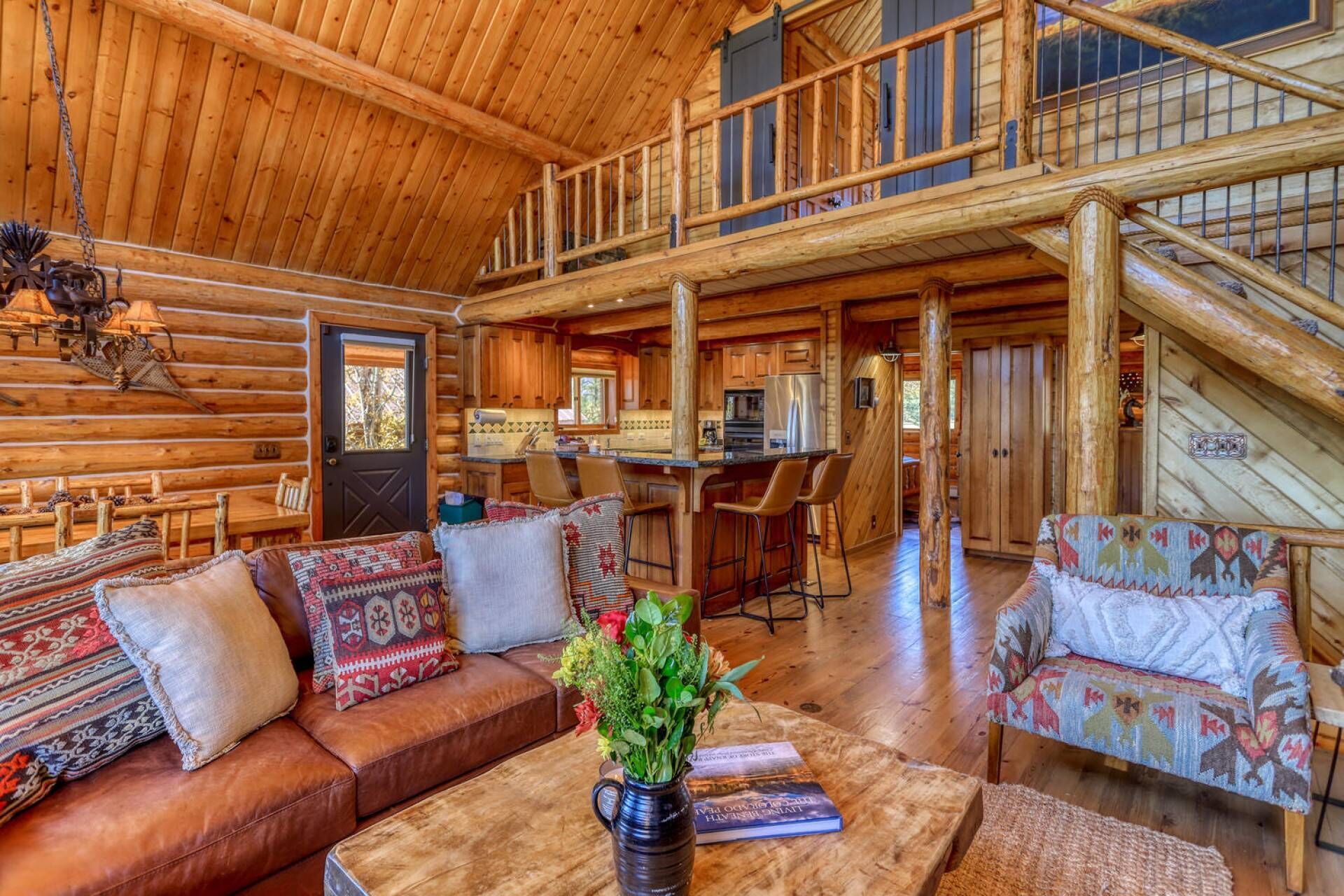 تلفزيون، مدفأة، مشغل دي في دي