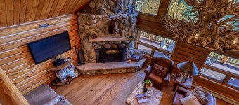 Epic Cabin on 5 Acres, Hot Tub, Fireplace, Wildlife, 5 Mins to Town!