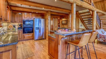 Réfrigérateur, micro-ondes, lave-vaisselle, cafetiÚre/bouilloire