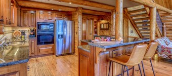 Epic Mountain Cabin on 5 Acres, Hot Tub, Fireplace, Wildlife, Near Amenities, 5 Minutes to Town!