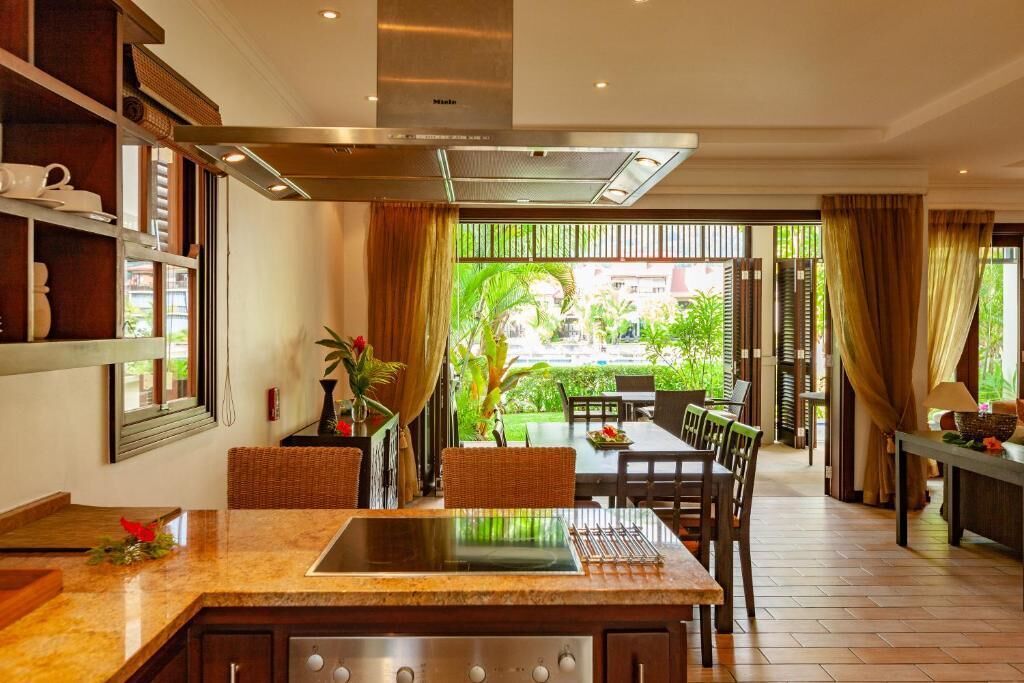 Deluxe House, 3 Bedrooms, Mountain View | Private kitchen | Fridge, microwave, toaster, cookware/dishes/utensils