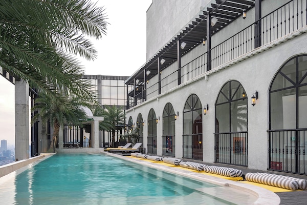 2 restaurants, lunch, dinner served; Spanish cuisine