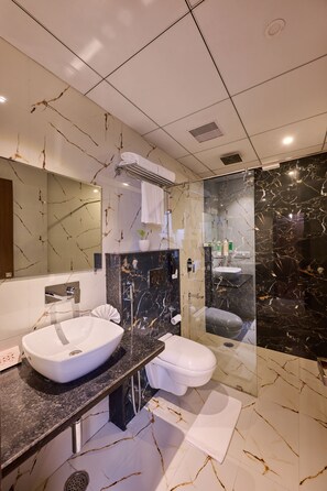 Shower, slippers, towels - Renest Haridwar (Haridwar)