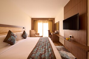Parrot Suites | In-room safe, desk, rollaway beds, free WiFi - Renest Haridwar (Haridwar)