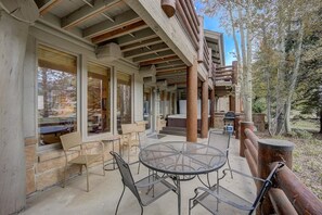 Outdoor dining - Gorgeous Condo, Dramatic Ski Views from Deck, Private Hot Tub, Close to Main Street, Free Transit! (Park City)