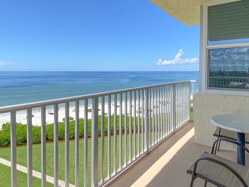 Gorgeous Beach Front Condo with Amazing Gulf and Beach Views, Master Ensuite too!