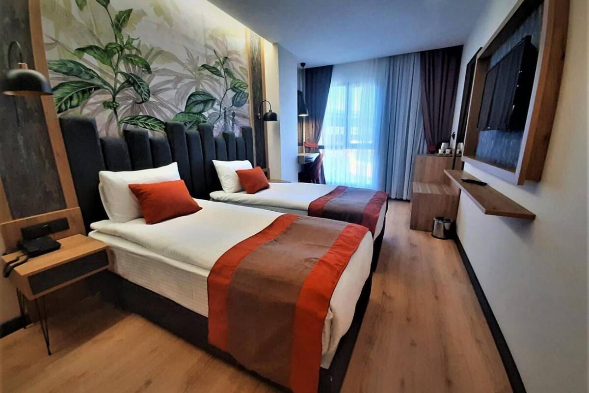 in-room safe, desk, soundproofing, free wifi