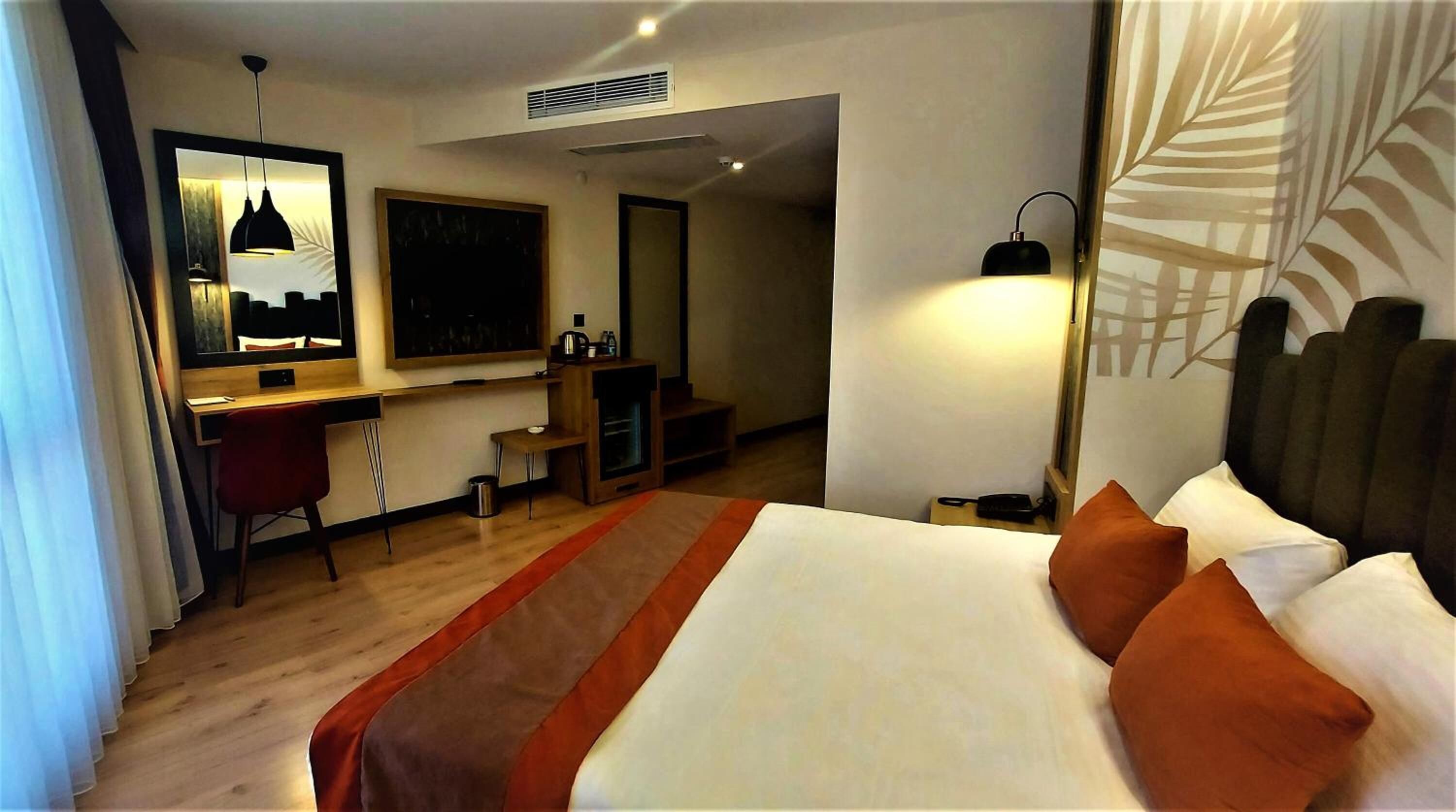 in-room safe, desk, soundproofing, free wifi