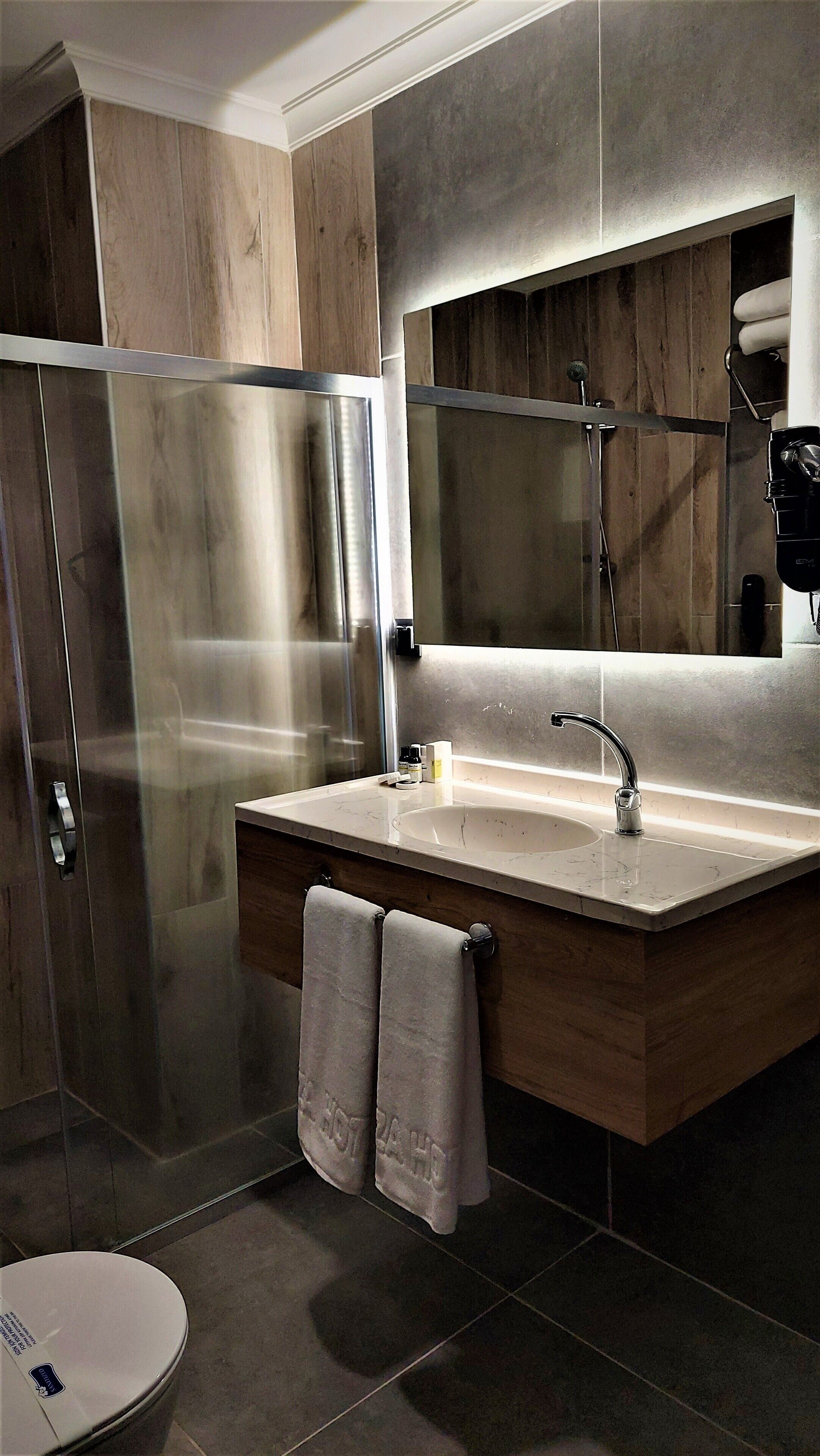 shower, free toiletries, hair dryer, slippers