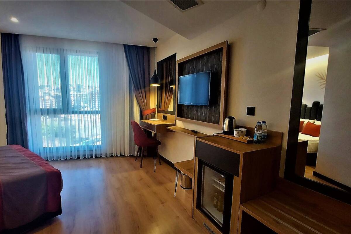 in-room safe, desk, soundproofing, free wifi