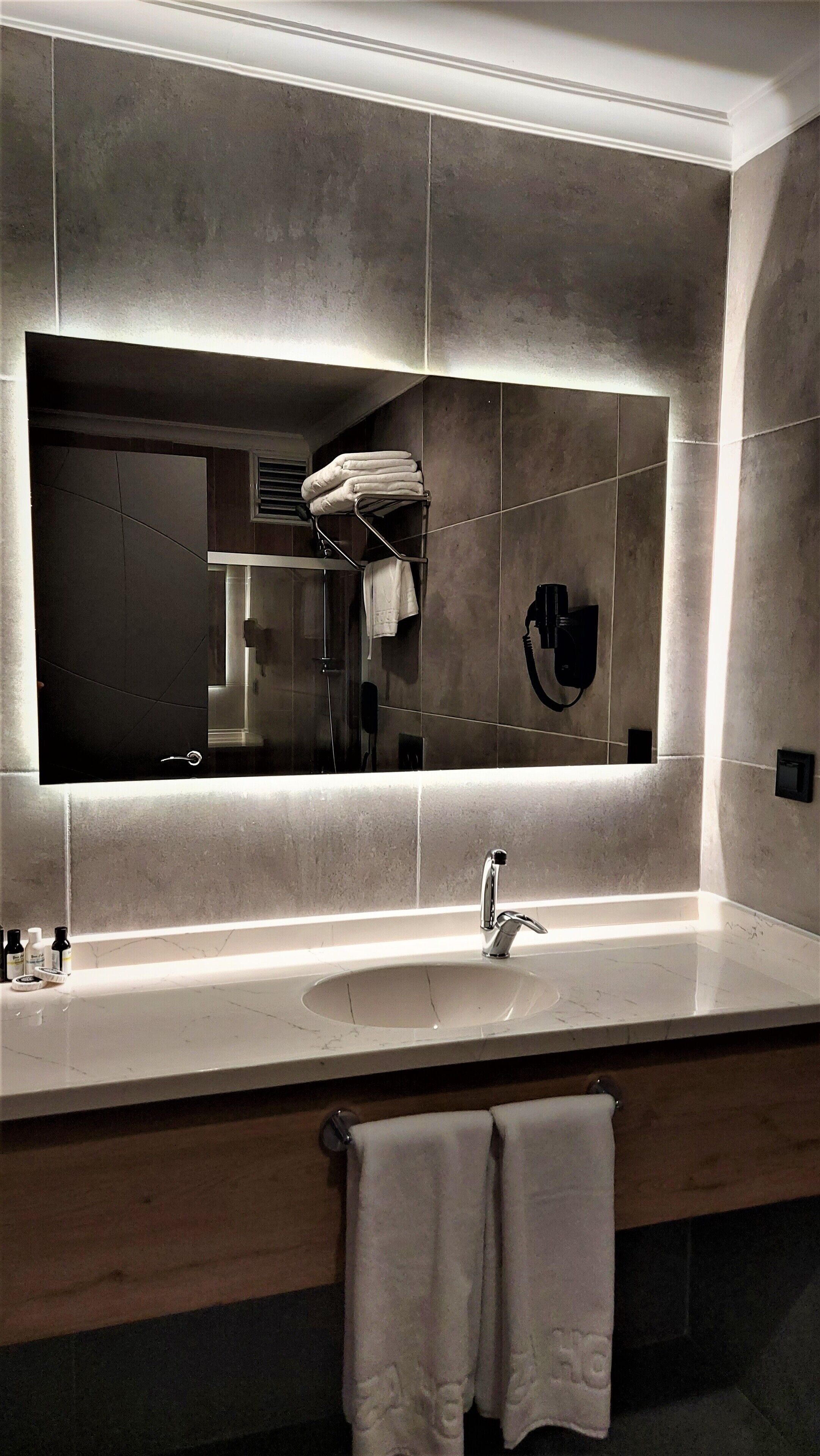 standard room | bathroom | shower, free toiletries, hair dryer, slippers