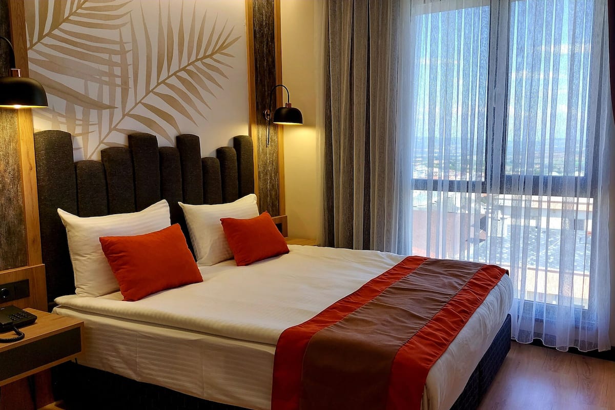 1 bedroom, in-room safe, desk, soundproofing