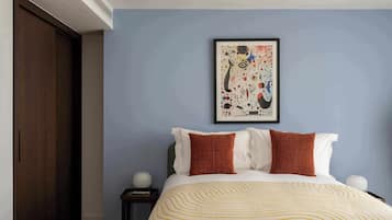 Large Studio Apartment | In-room safe, desk, laptop workspace, blackout drapes