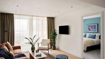 Departamento superior | Área de sala de estar | Smart TV de 42 pulgadas con canales digitales y televisión