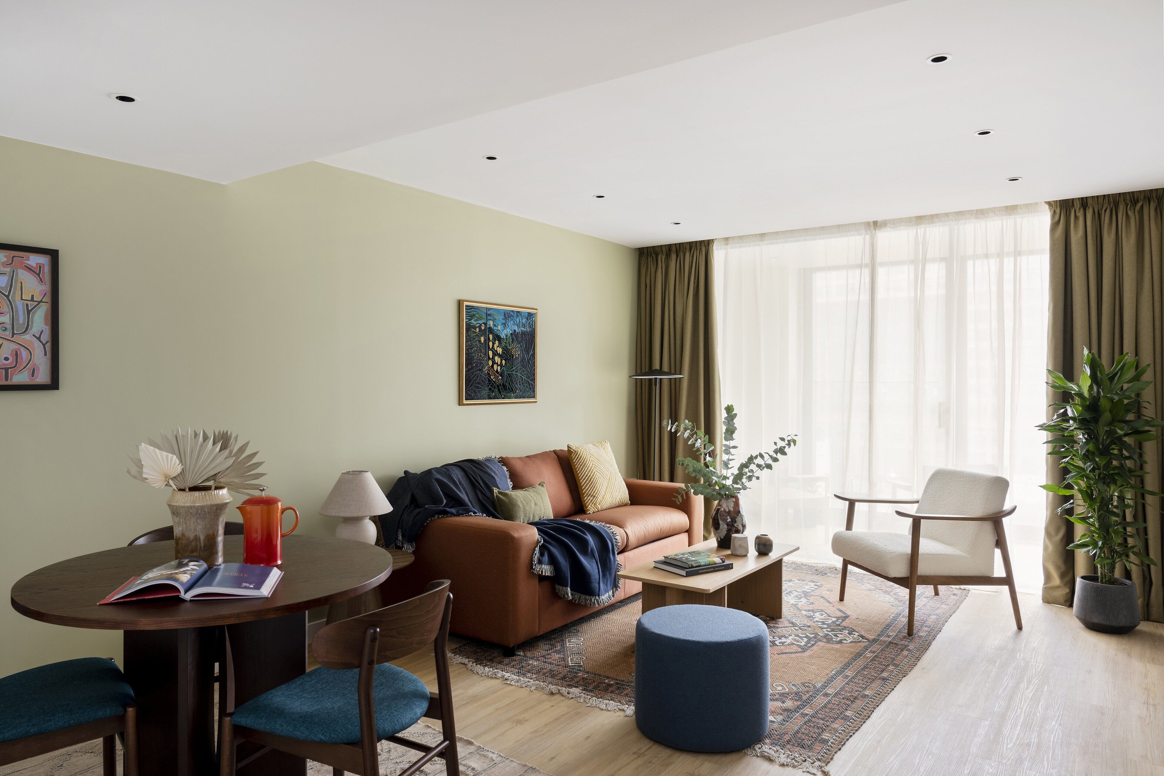 42-inch Smart TV with digital channels, TV