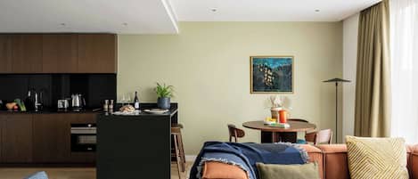 Large Studio Apartment | In-room safe, desk, laptop workspace, blackout drapes