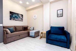 Monolocale | Area soggiorno | TV LCD 32 pollici con canali via cavo, TV, film in prima visione