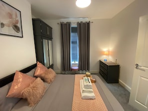4 bedrooms, iron/ironing board, free WiFi, bed sheets