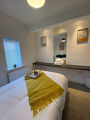 Ferienhaus, Mehrere Betten | 4 Schlafzimmer, Bügeleisen/Bügelbrett, kostenloses WLAN, Bettwäsche