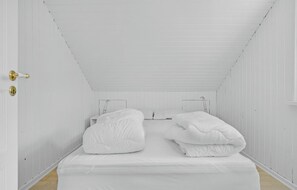 4 bedrooms, travel cot, free WiFi