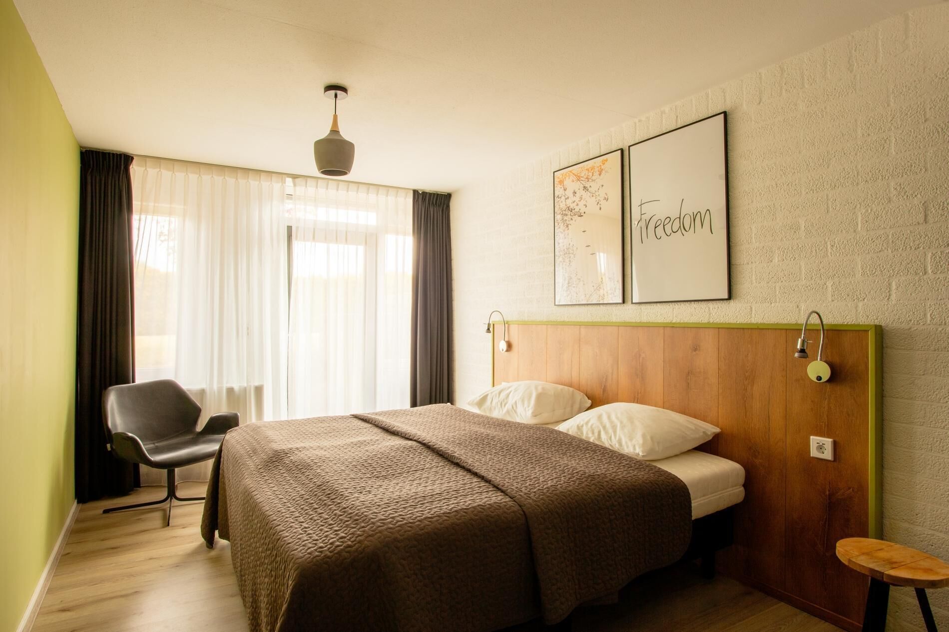 5 slaapkamers, een strijkplank/strijkijzer, gratis wifi, beddengoed