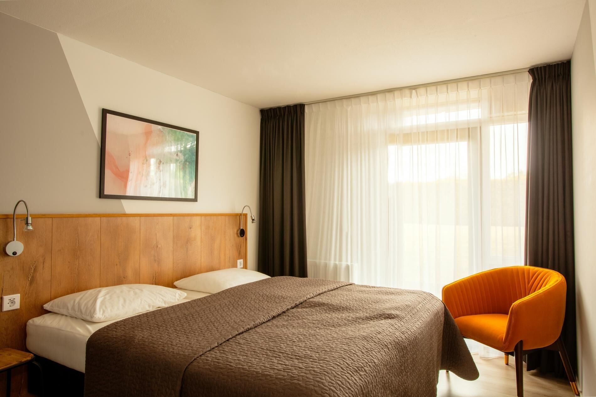 5 bedrooms, iron/ironing board, free WiFi, bed sheets
