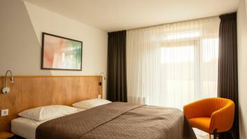5 bedrooms, iron/ironing board, free WiFi, bed sheets