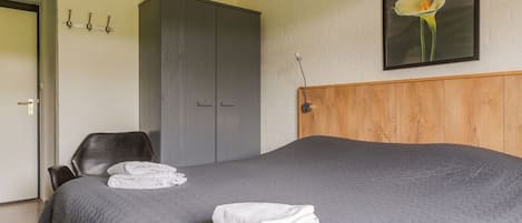 5 chambres, fer et planche à repasser, Wi-Fi gratuit, draps fournis