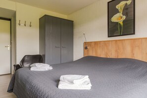 5 habitaciones, tabla de planchar con plancha y wifi gratis 