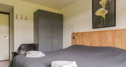 12P 5B Spacious villa near IJsselmeer and forest