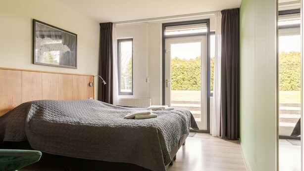 5 slaapkamers, een strijkplank/strijkijzer, gratis wifi, beddengoed