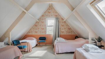 5 bedrooms, iron/ironing board, free WiFi, bed sheets