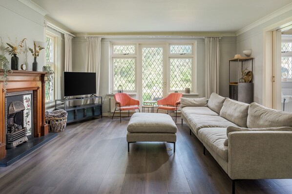 Smart TV, fireplace, table football, ping pong