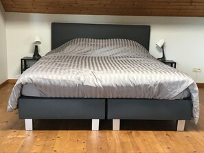 3 bedrooms, free WiFi, bed sheets