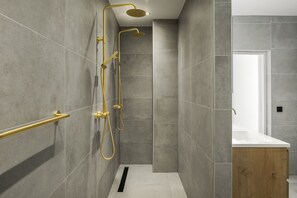 Shower, towels