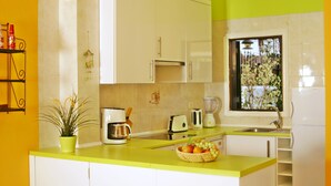 Unclassified image, 4 of 21, button - Remarkable 2-bed House in Chayofa With Pool (Arona)