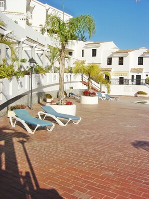 Property grounds - Remarkable 2-bed House in Chayofa With Pool (Arona)