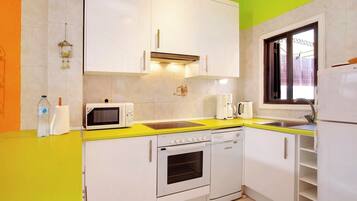 Peti sejuk, ketuhar gelombang mikro, ketuhar, dapur