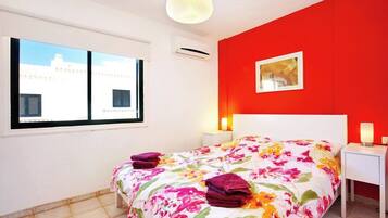 2 bedrooms, iron/ironing board, free WiFi, bed sheets