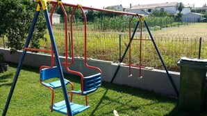 Garden - Beautiful Family Apartment a5 for 5 Guests in Vrvari, Close to the Beach (Porec)