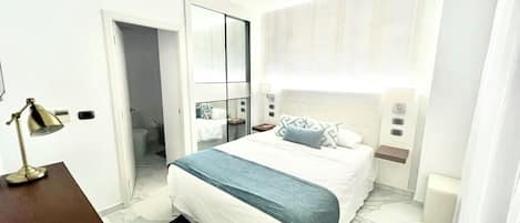 Condo, 2 Bedrooms, Accessible, Smoking
